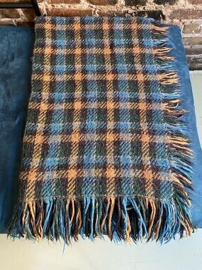 Cozy Plaid Fringe Throw Blanket in Blue & Tan